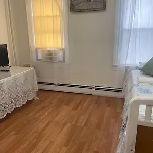 Guest house A Big In Queens New York
